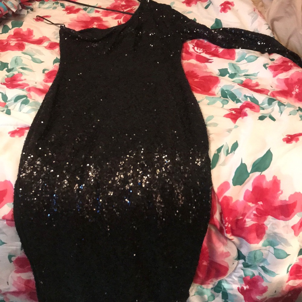 Fashion nova dress black sequin with slit on side